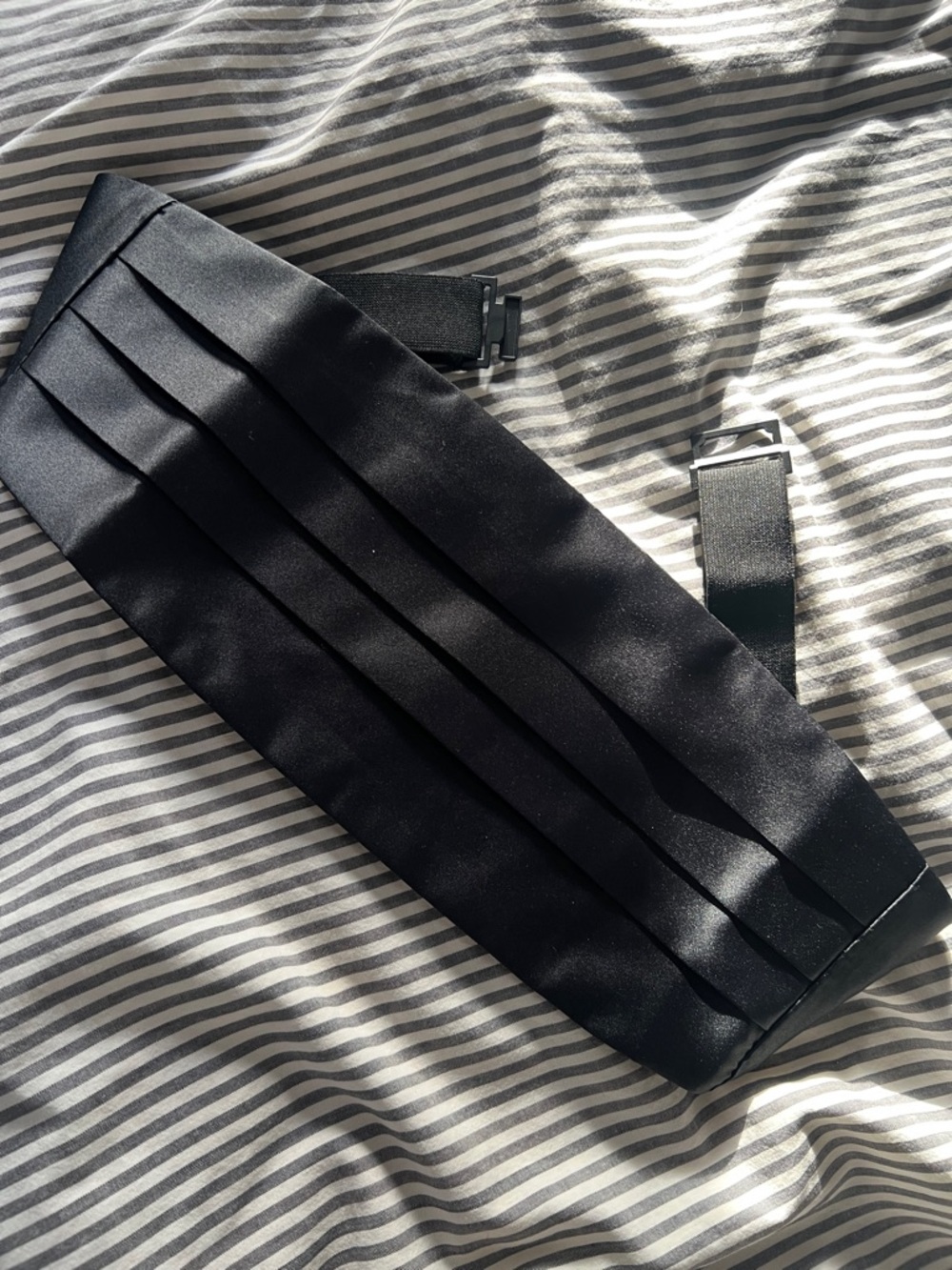 Unworn Men's Black Pleated Cummerbund with Adjustable Straps, 30-36 inches